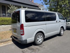 2017 Toyota Hiace Silver - Photo 4
