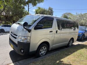 2017 Toyota Hiace Silver - Photo 5