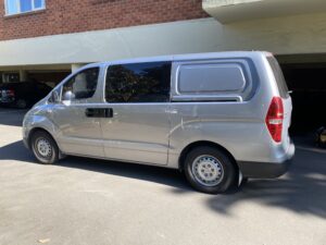 2017 Hyundai iLoad Silver - Photo 4