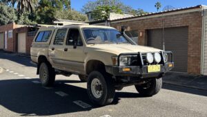 1989 Toyota Hilux Beige - Main Photo
