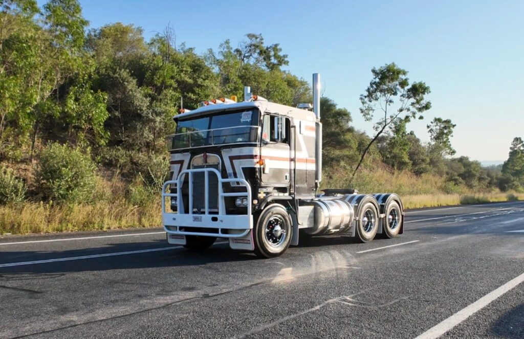 1978 Kenworth k123 Black / silver / red