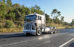 1978 Kenworth k123 Black / silver / red - Main Photo