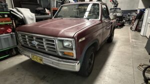 1982 Ford F150 Red - Photo 2