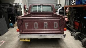 1982 Ford F150 Red - Photo 5