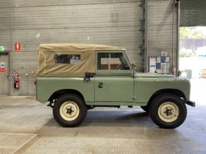 1971 Land Rover Series 2A Pastel green - Photo 7