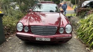 2001 Mercedes-Benz E240 Maroon - Photo 2
