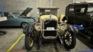 1923 Oldsmobile 2 door Cream - Photo 3