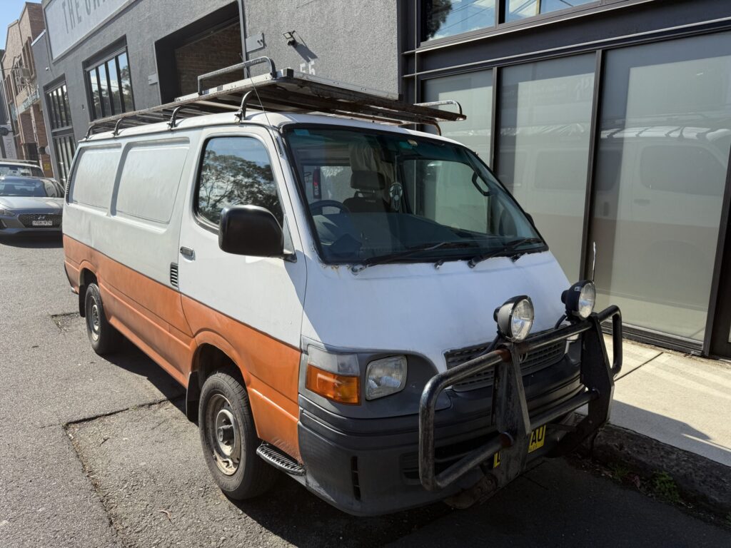 2005 Toyota Hiace White and yellow
