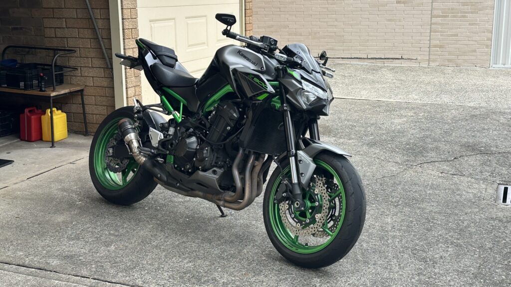 2023 Kawasaki ZR900B Black and green