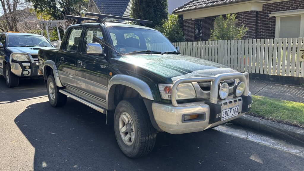 2004 Toyota Hilux Green and grey