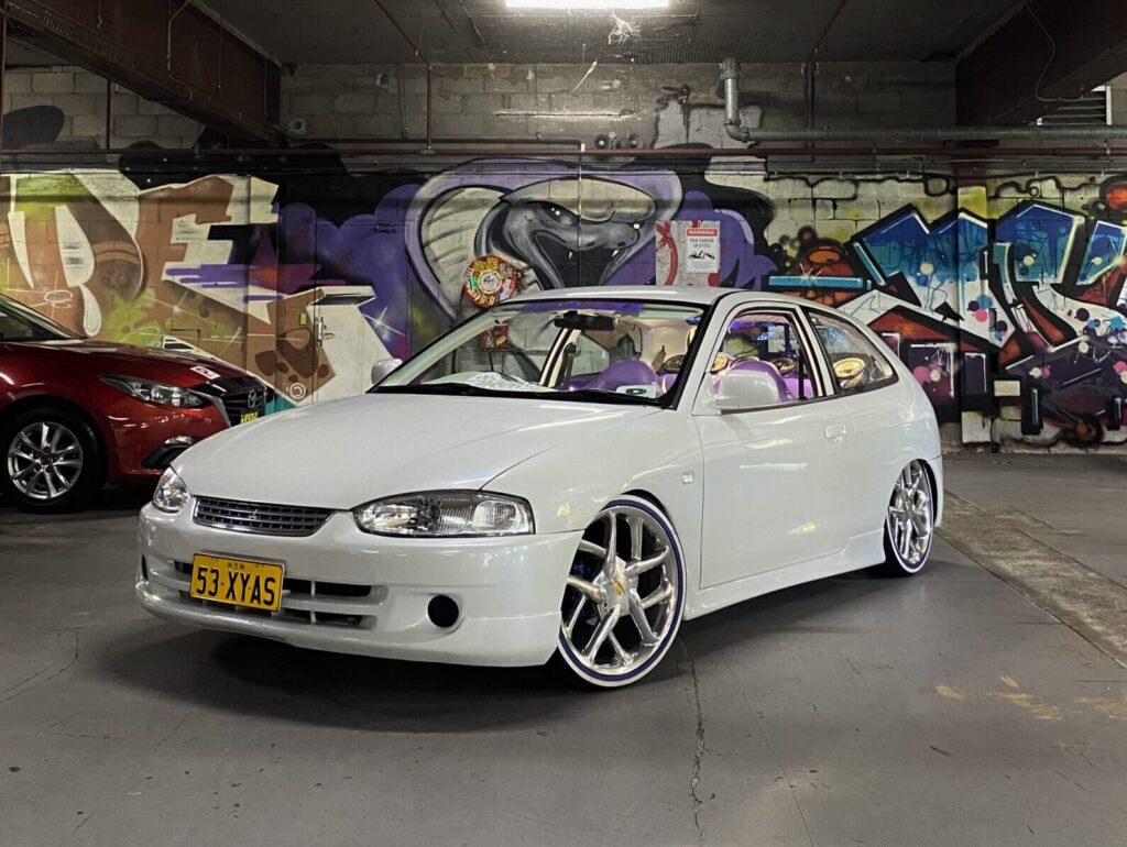 1999 Mitsubishi Mirage White