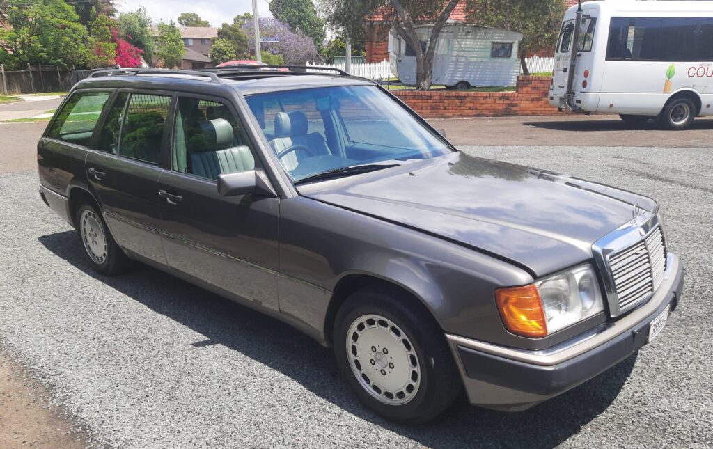 1989 Mercedes-Benz 300TE Metallic grey
