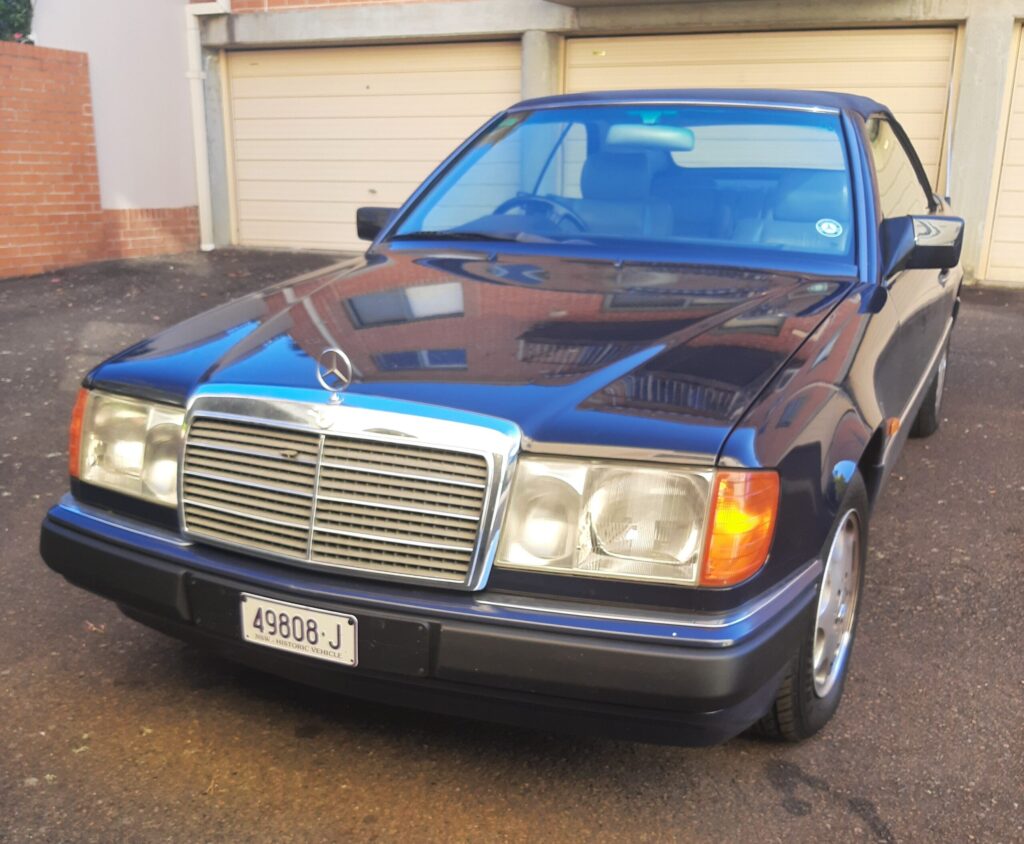1992 Mercedes-Benz E-Class Dark blue