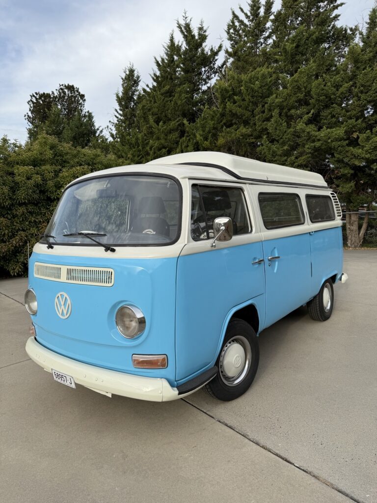 1974 Volkswagen Kombi Blue/cream