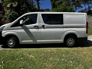 2019 Toyota Hiace White - Photo 2