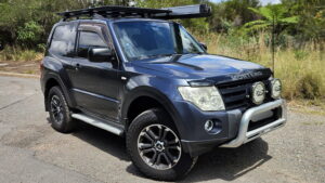2007 Mitsubishi Pajero Dark blue / charcoal - Main Photo