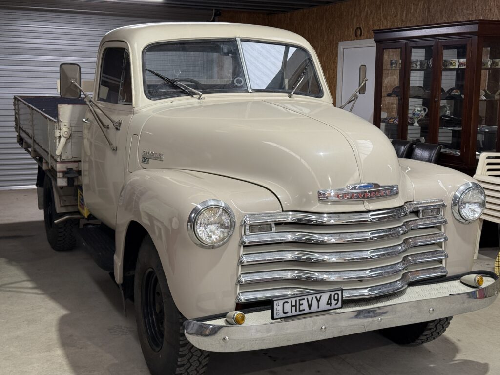 1949 Chevrolet Loadmaster Beige