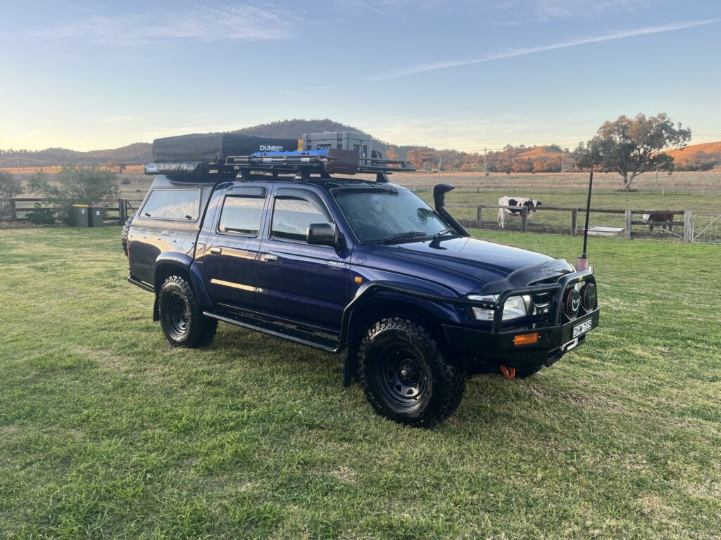 2002 Toyota Hilux Blue