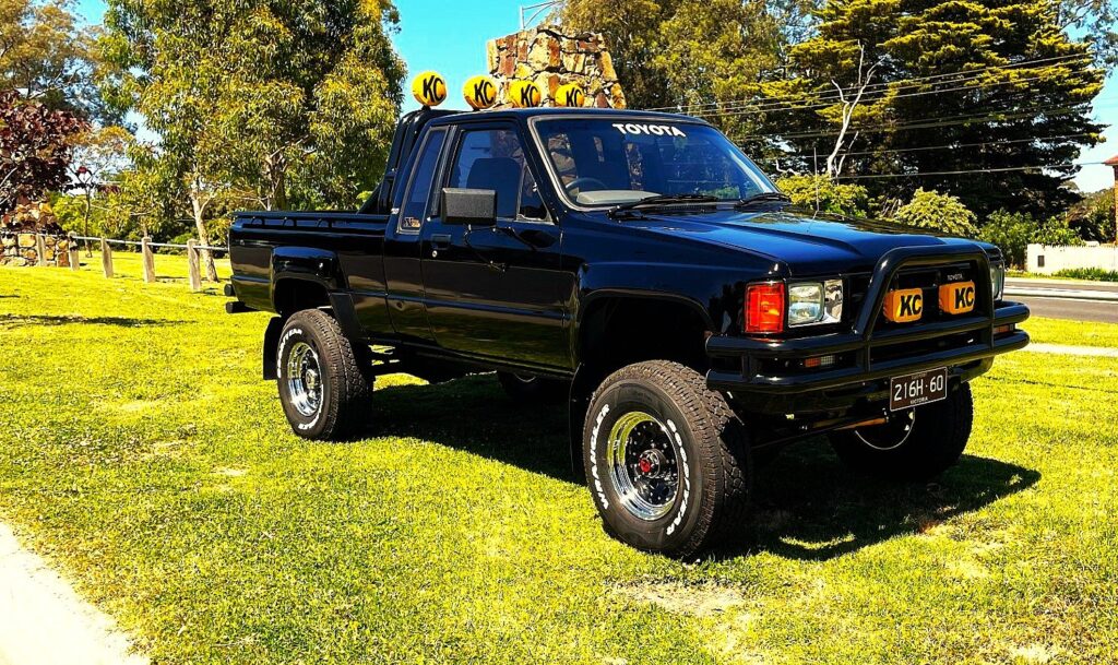 1985 Toyota Hilux Black