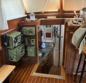 1951 Halvorsen 47 foot Bridgedeck cruiser White and timber - Photo 5