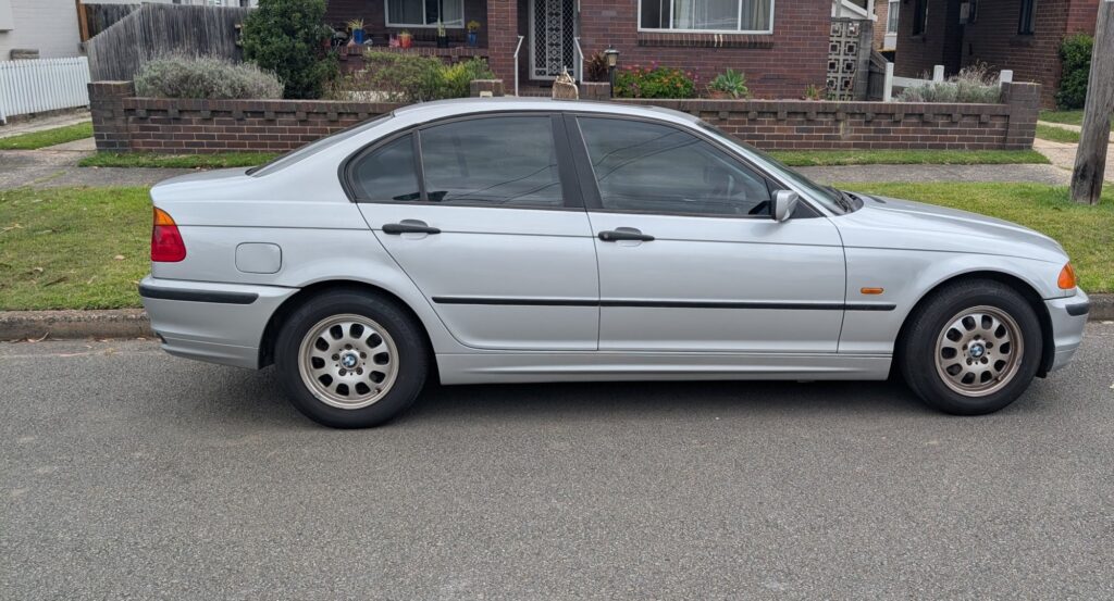 2000 BMW 318i Silver