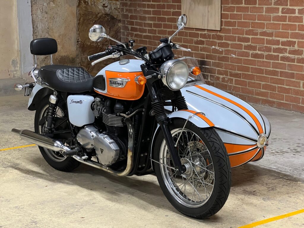 2008 Triumph Bonneville Motorbike and Sidecar Blue & orange (gulf colours)