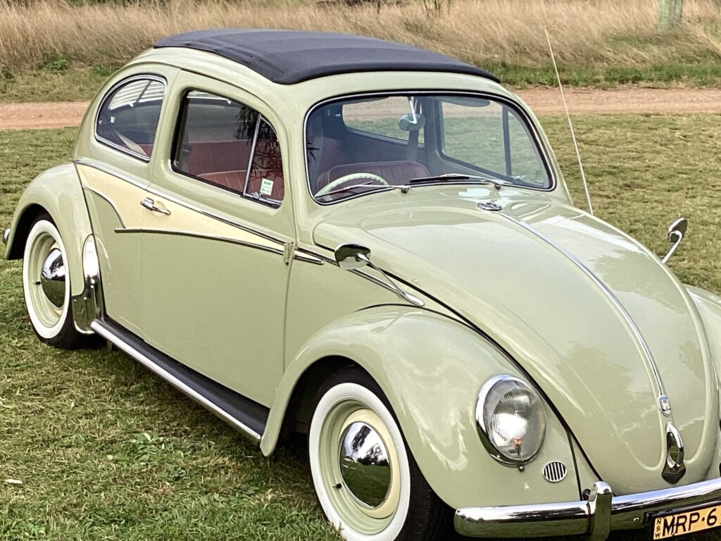 1960 Volkswagen Beetle Green/cream flashtrim