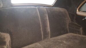 #10. Clear view of rear seat