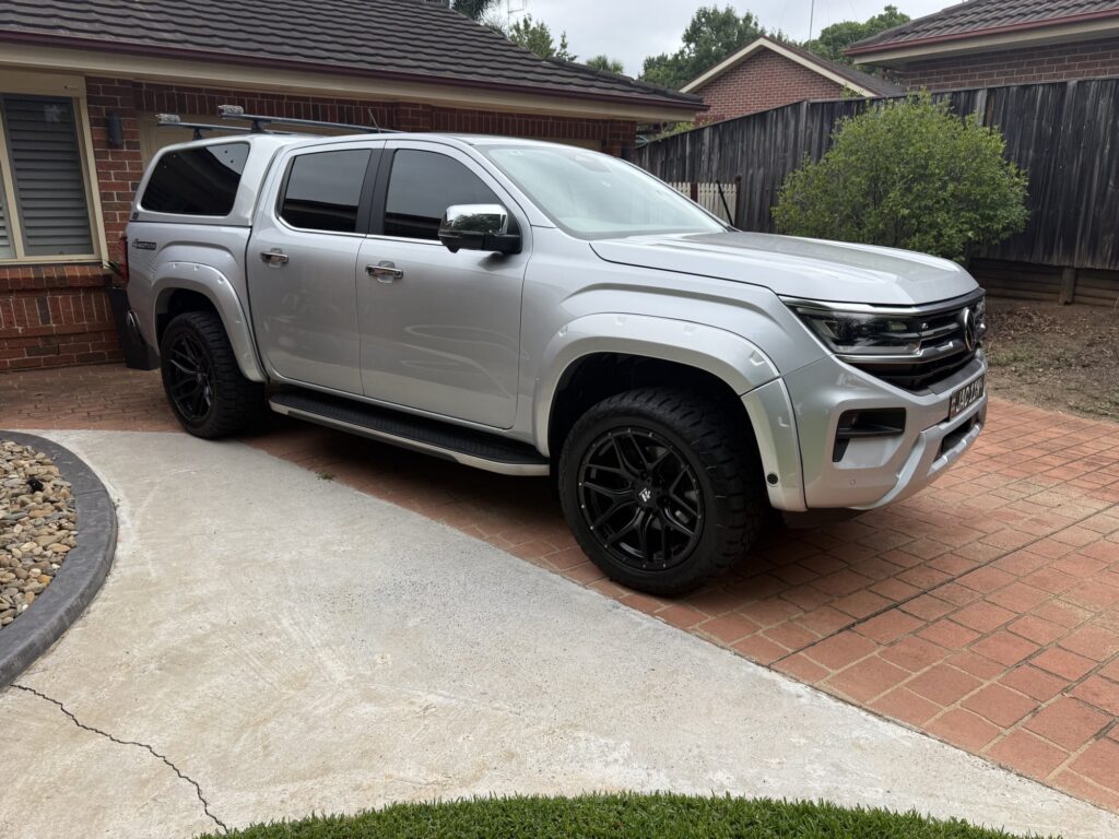 2023 Volkswagen Amarok Silver