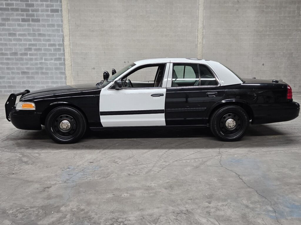 2009 Ford Crown Victoria Black/white