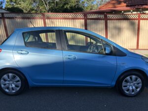 2016 Toyota Yaris Light blue - Photo 2