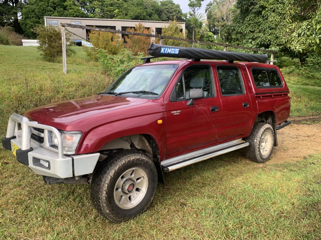 2000 Toyota Hilux Dark red