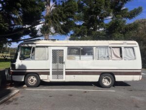 1990 Toyota Coaster Beige/ brown - Photo 5