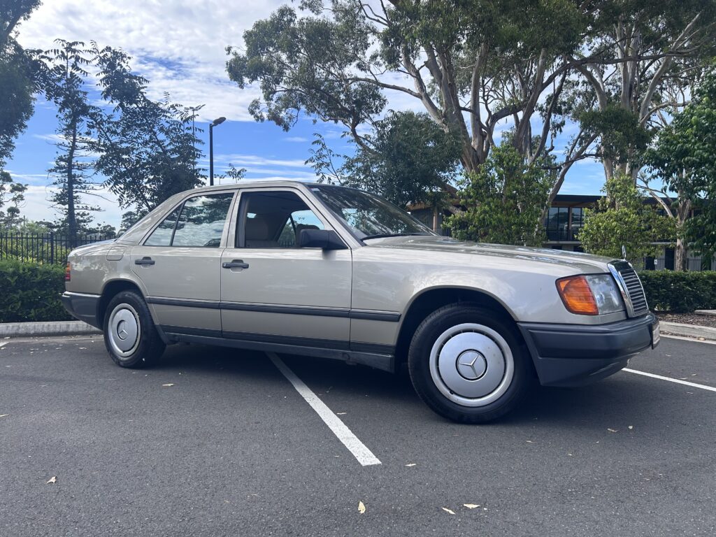 1986 Mercedes-Benz E-Class Rauchsilber / smoke silver