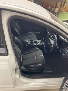 #8. Key angle showing driver and passenger seat from dash