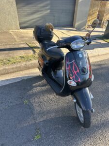 2004 Vespa Et4 150cc Black with red flames - Main Photo