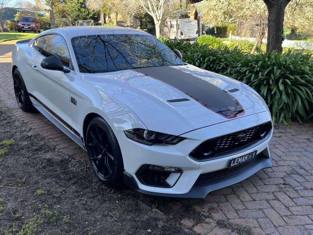 2021 Ford Mustang Oxford white