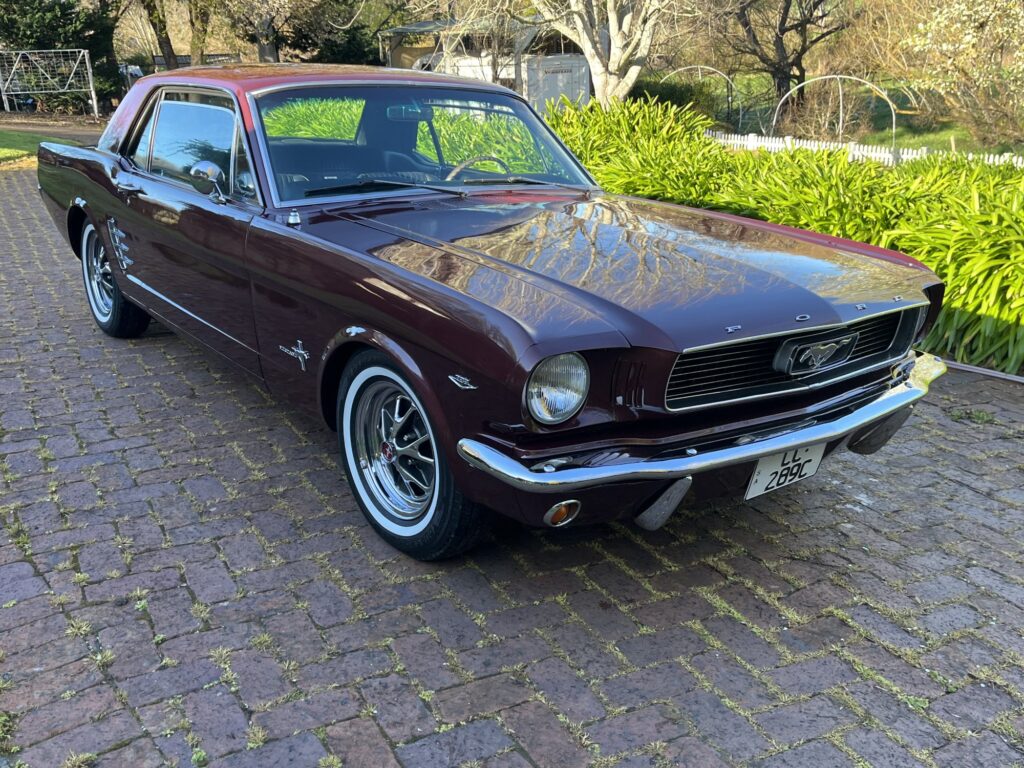 1966 Ford Mustang Vintage burgundy