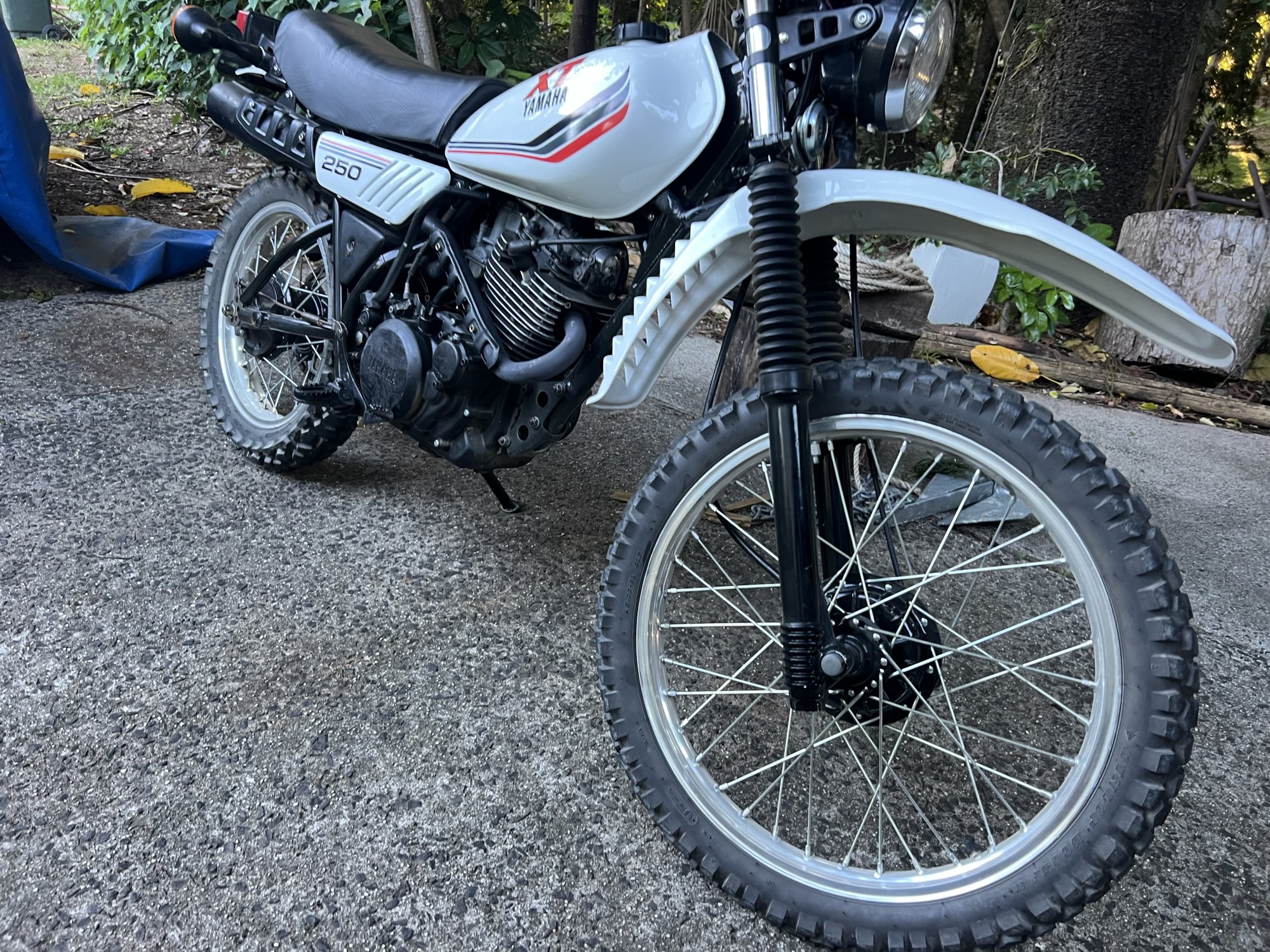 1990 Yamaha XT 250 White